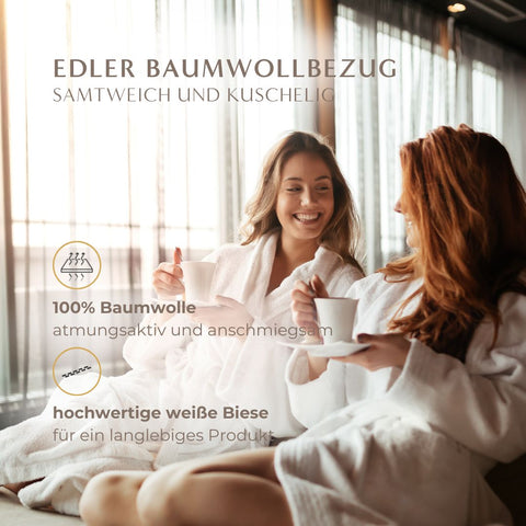 Excellence Gänsedaunenkopfkissen mit atmungsaktivem Baumwollbezug und hochwertiger weißer Biese für langlebige Qualität und angenehmes Schlafklima.