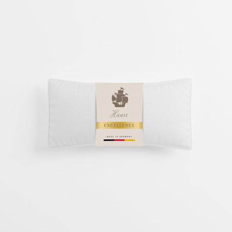 Verpacktes Excellence 3-Kammer-Kissen Six Senses mit edler Produktbanderole für anspruchsvollen Schlafkomfort und luxuriöse Schlafqualität.