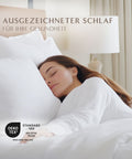 Frau schläft entspannt unter einer federfreien Bettdecke für gesunden und erholsamen Schlaf